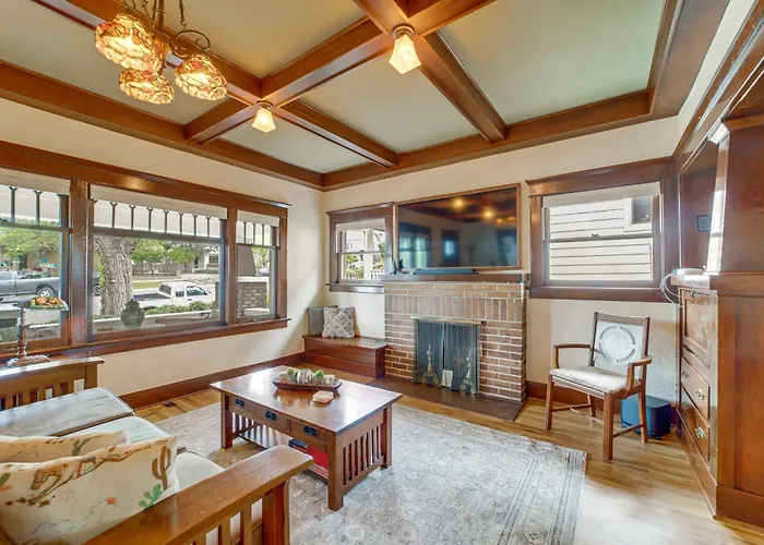 3 Blocks To Plaza! Historic Gem W/ Grill