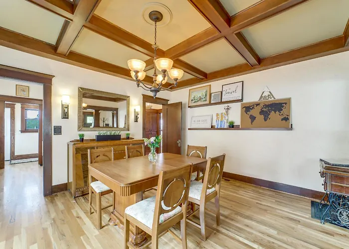 Holiday home 3 Blocks To Plaza! Historic Gem W/ Grill Prescott