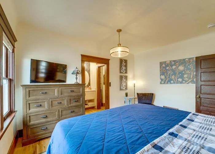 Holiday home 3 Blocks To Plaza! Historic Gem W/ Grill Prescott