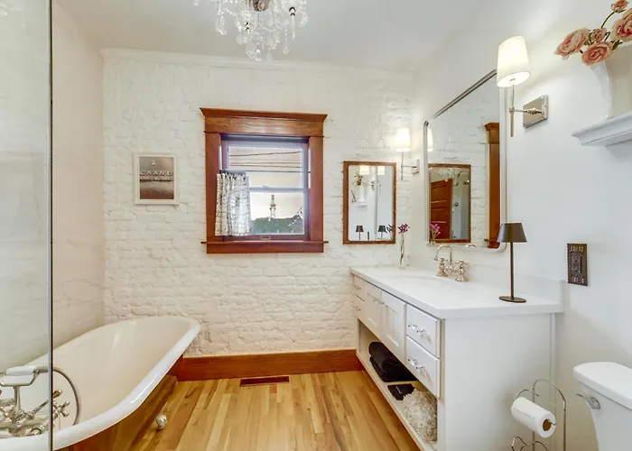 3 Blocks To Plaza! Historic Gem W/ Grill Holiday home Prescott