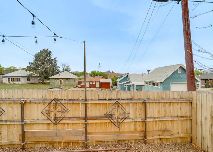 Holiday home 3 Blocks To Plaza! Historic Gem W/ Grill Prescott
