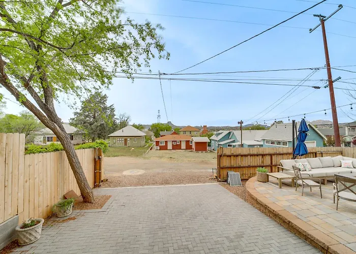 Holiday home 3 Blocks To Plaza! Historic Gem W/ Grill